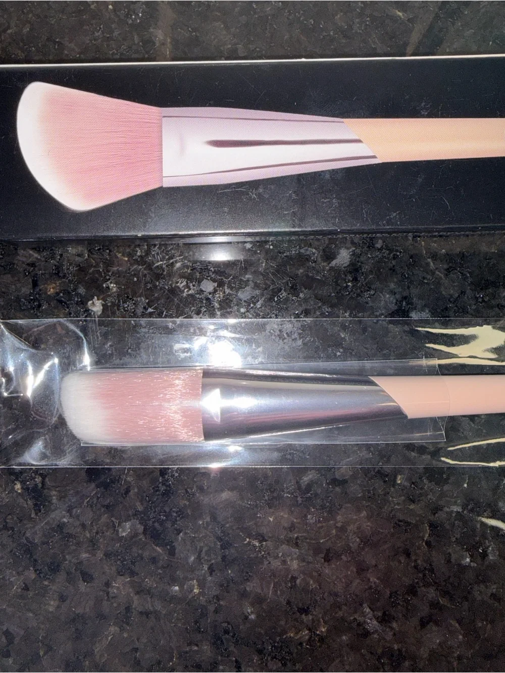 Fenty Beauty - The Blush Brush 155 - New in Box